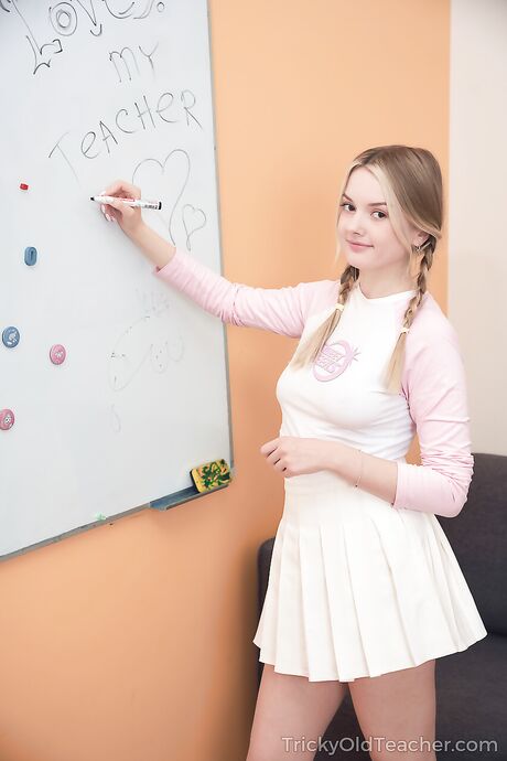 Tricky Old Teacher Angelica Heaven, Luna Lynx